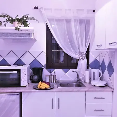 Adelia's Luxury Studio Апартаменты *