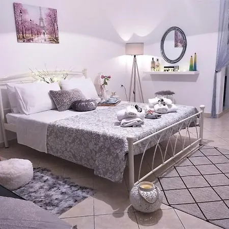Апартаменты Adelia's Luxury Studio Mantouki