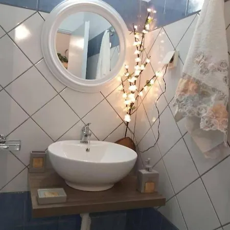 Adelia's Luxury Studio Mantouki